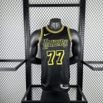 Camiseta no 77 do Doncic do Lakers, temporada 2023-2024 - Imagem 2