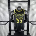 Camiseta no 77 do Doncic do Lakers, temporada 2023-2024 - Imagem 3