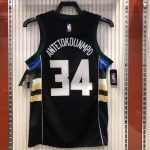 Camiseta preta com decote em V e tema de cabeça de alce, Milwaukee Bucks, número 34 Giannis - Imagem 4