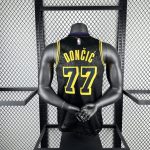 Camiseta no 77 do Doncic do Lakers, temporada 2023-2024 - Imagem 4